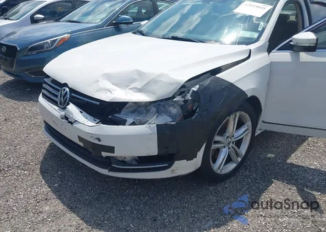 2015 Volkswagen Passat Se z USA, uszkodzony, nr VIN 1VWBT7A31FC005164